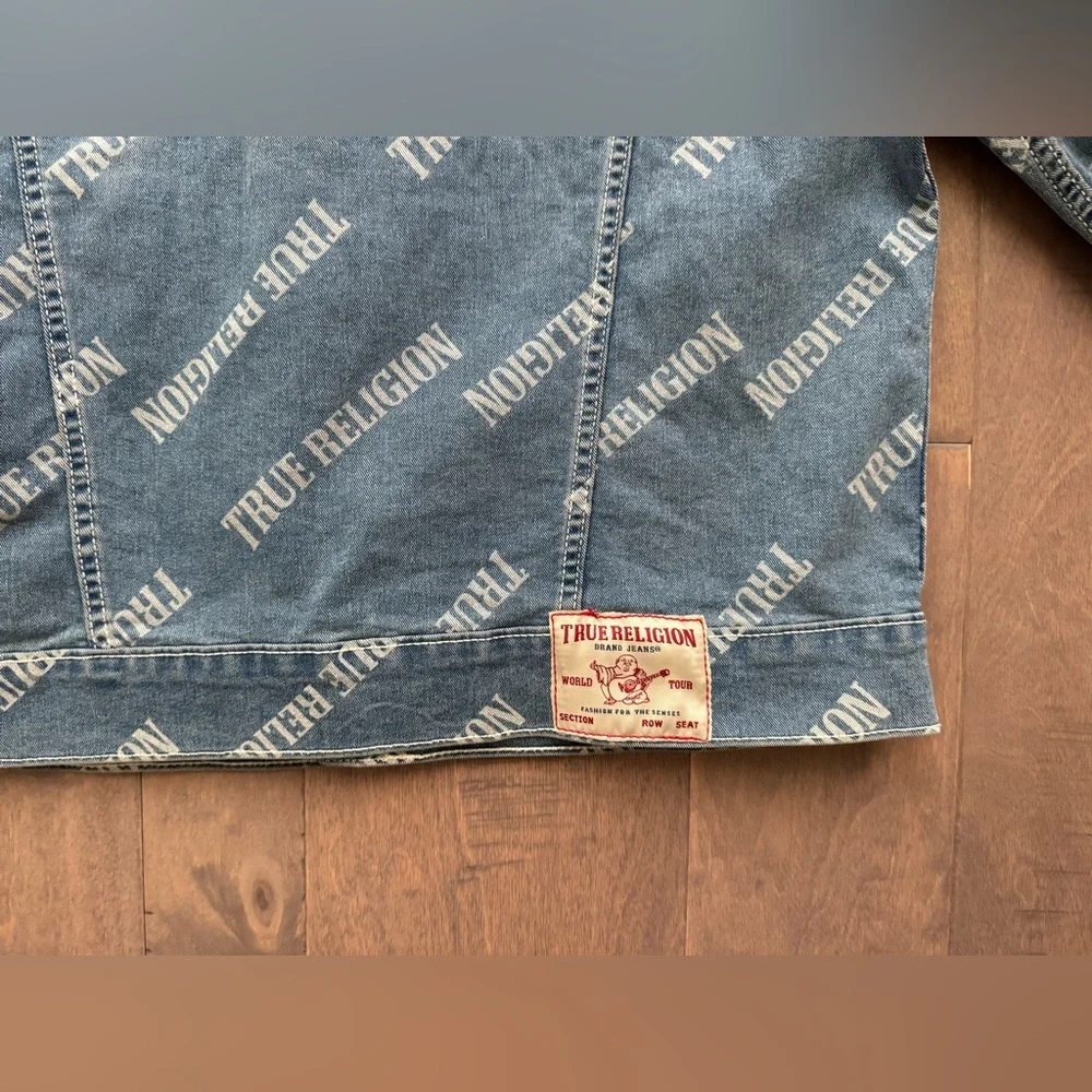 NWT True Religion Allover Logo Relaxed Trucker Jacket - Picture 10 of 16